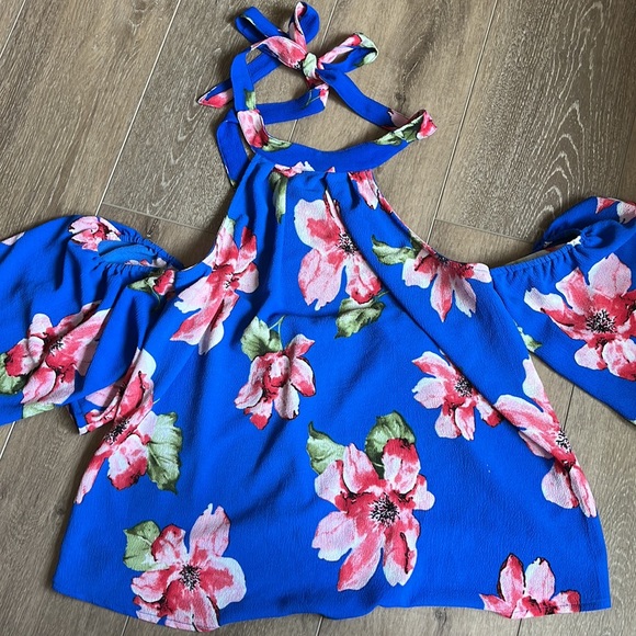 Flowered summer top - Picture 2 of 2